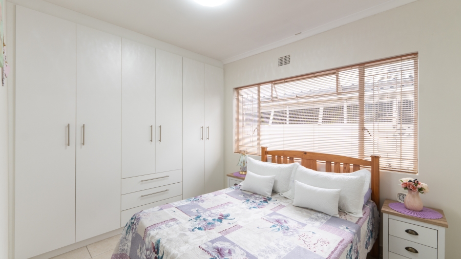 4 Bedroom Property for Sale in Peerless Park Western Cape